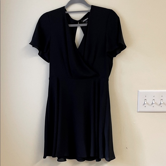 Express Little Black Dress Faux Wrap V-Neck Short Sleeve Size 8 - Picture 1 of 6